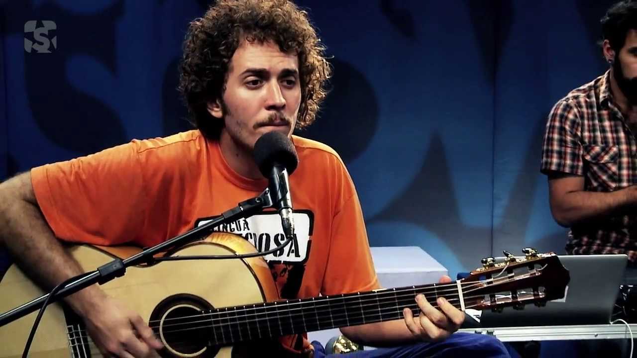 Graveola e o Lixo Polifônico em "Maquinário" no Estúdio Showlivre 2013