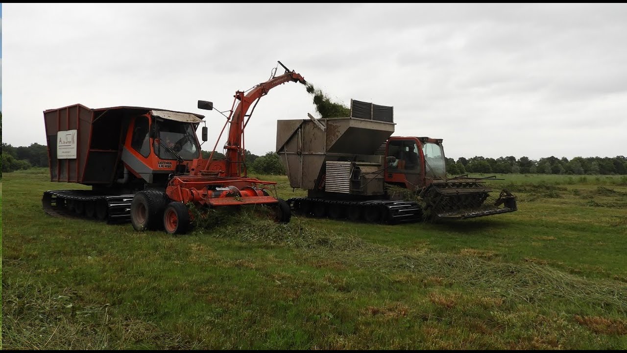 Natuurland maaien  2x pistenbully  Leittner LH 420  A de Jonge St  Jansklooster. Mowing wetlands