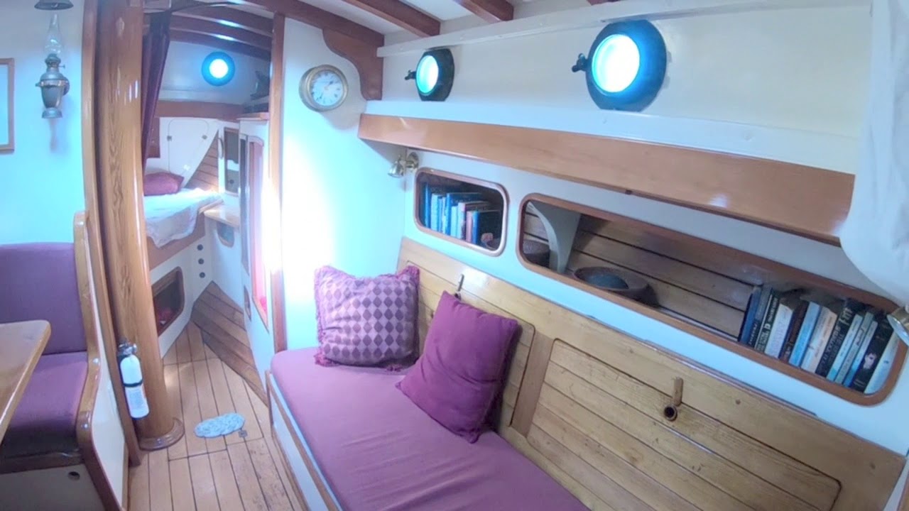 La Boheme Interior Video