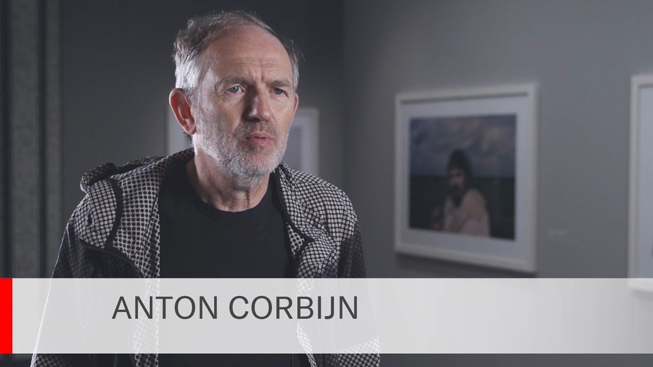 Ausstellungsvideo zur Ausstellung „Anton Corbijn. The Living and the Dead" im Bucerius Kunst Forum