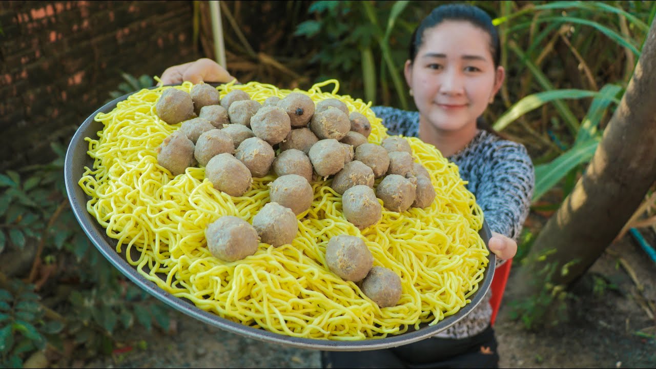 Beef Ball Cooking Yellow Noodle Recipe - Cooking With Sros
