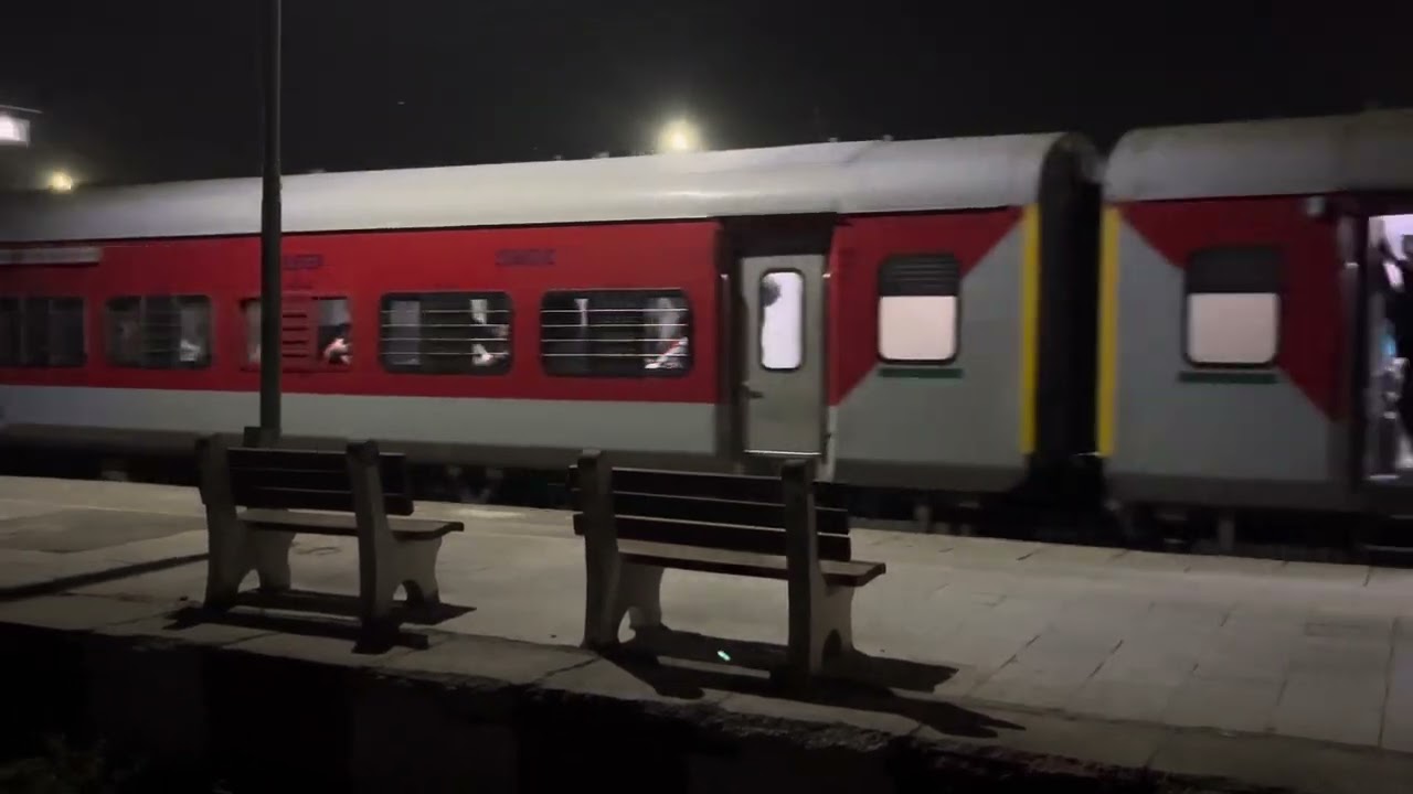 Chandigarh - Prayagraj Sangam Unchahar Express 14218 departing Sonipat Jn.