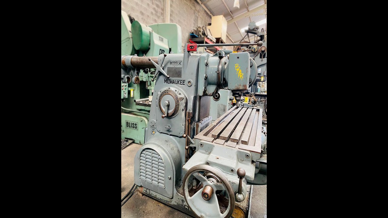 FRESADORA MILWAUKEE 64" x 15 1/2" - Maquinaria Chicago