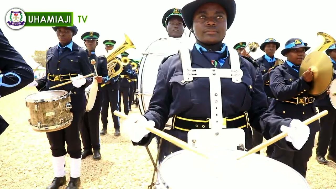 #TAZAMA LIVE PERFORMANCE YA BRASS BAND MPYA YA UHAMIAJI TANZANIA UTAIPENDA
