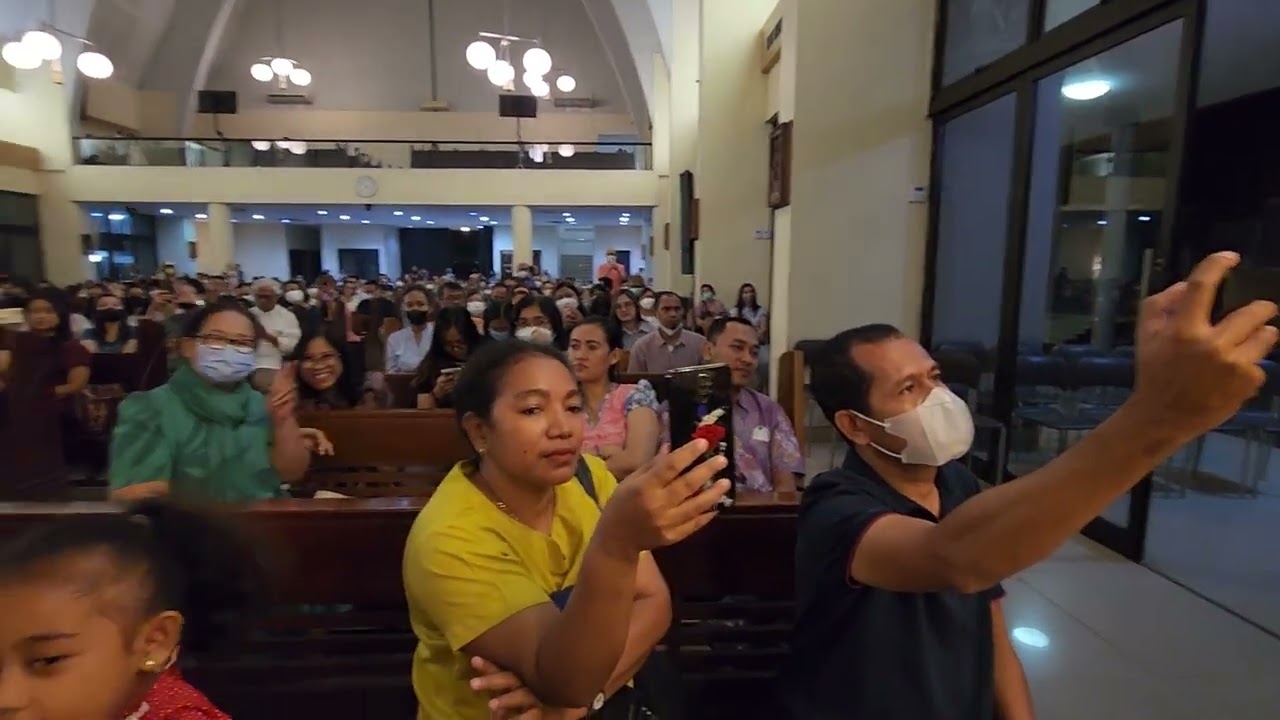 koor para frater seminari tinggi ledalero di gereja sta Maria bunda segala bangsa kita wisata
