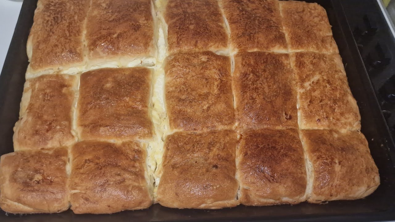 Cum pregătește bunica plăcinta cu brânză