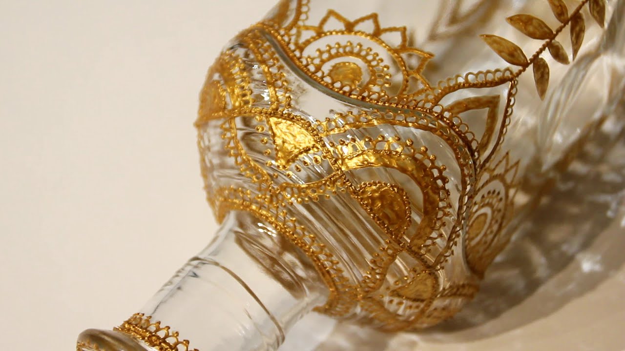 Hand-painted bottle using Dalbe Cerne Relief ~ Botella decorada a mano con Dalbe Vitrail