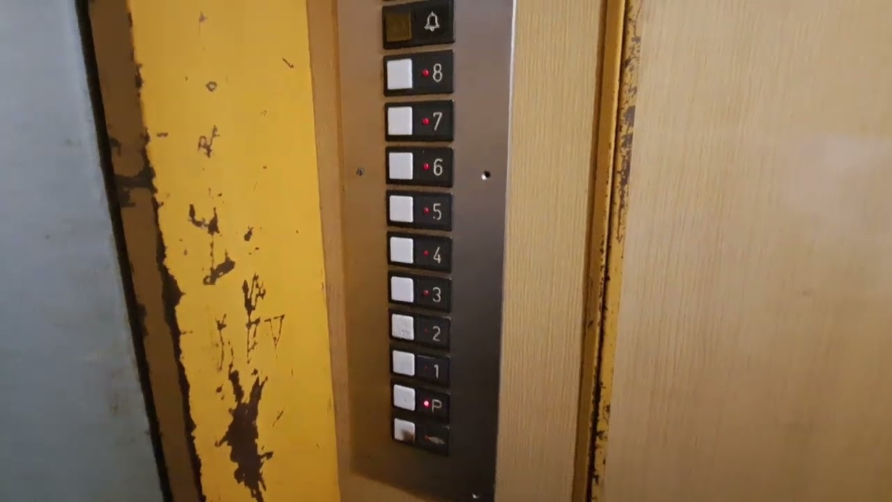 3 old IFMA traction elevators (1x mod Vega) @ Bulevardul Unirii, Buzău, RO