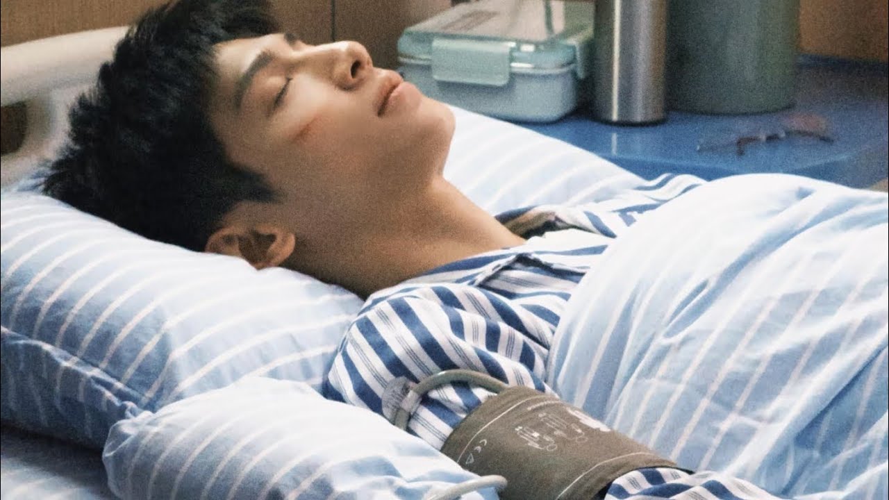 Luo Yunxi was in serious condition and was rushed to the hospital - sick male lead 