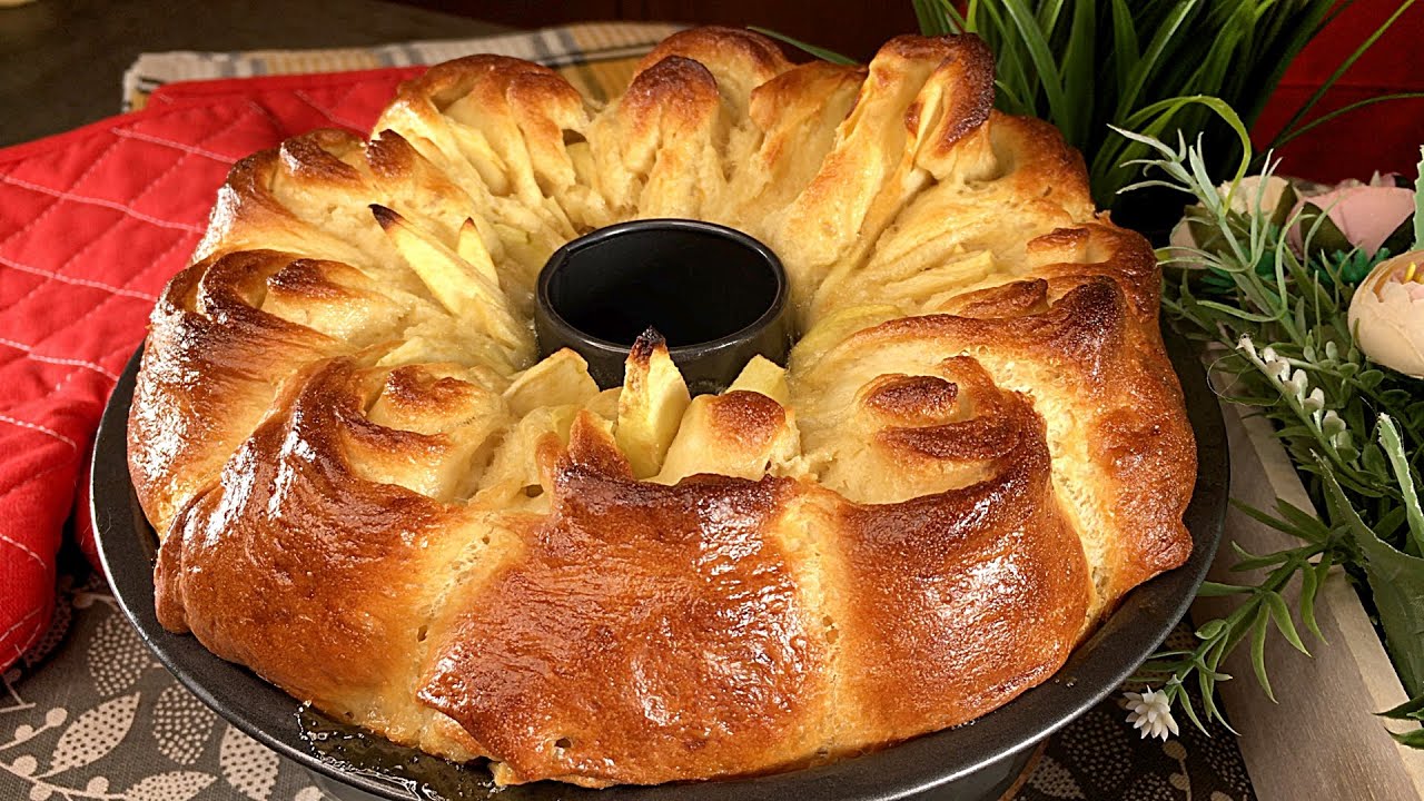Этот торт настолько вкусный, что я пеку его каждые выходные! Это лучше, чем Шарлотта