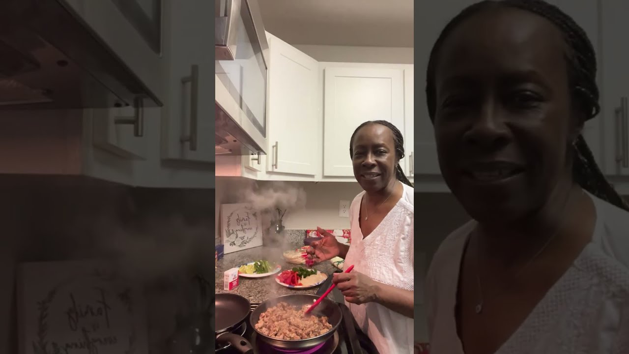 EatwithDeidra.. is live! Cooking great tasting soft tacos 🌮 #share#live 