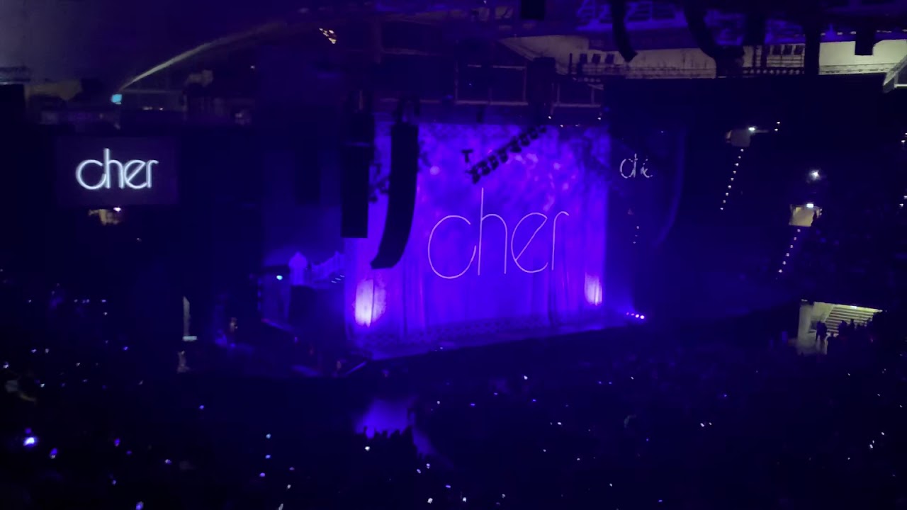 Cher - Intro / Woman‘s World - Here we go again Tour - 3. Oktober 2019 - München