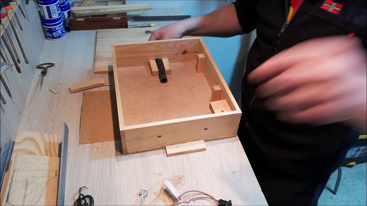 #MakersEspa&ntilde;a Cortador de corcho blanco, porexpan, desmontable, facil y barata. Con explicacion.
