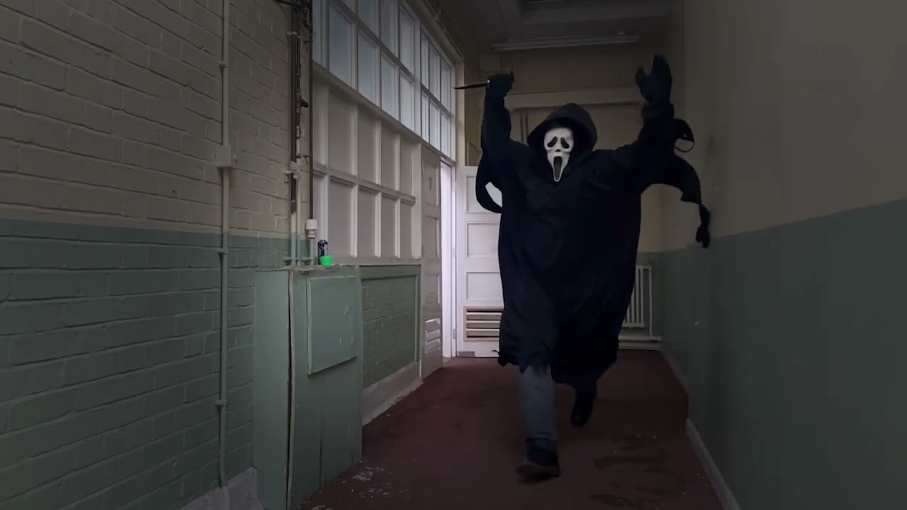 Scream one Robe