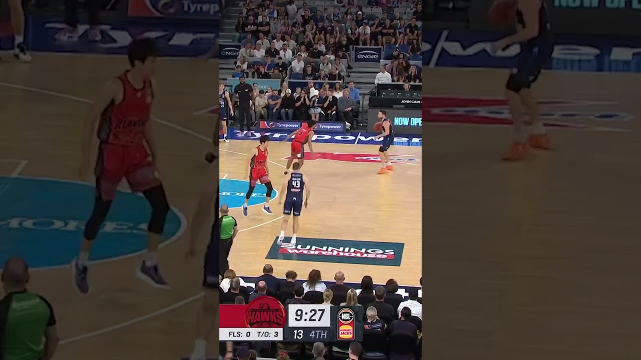 Matthew Dellavedova hits a big 3!! 🏀🍿 #nbl