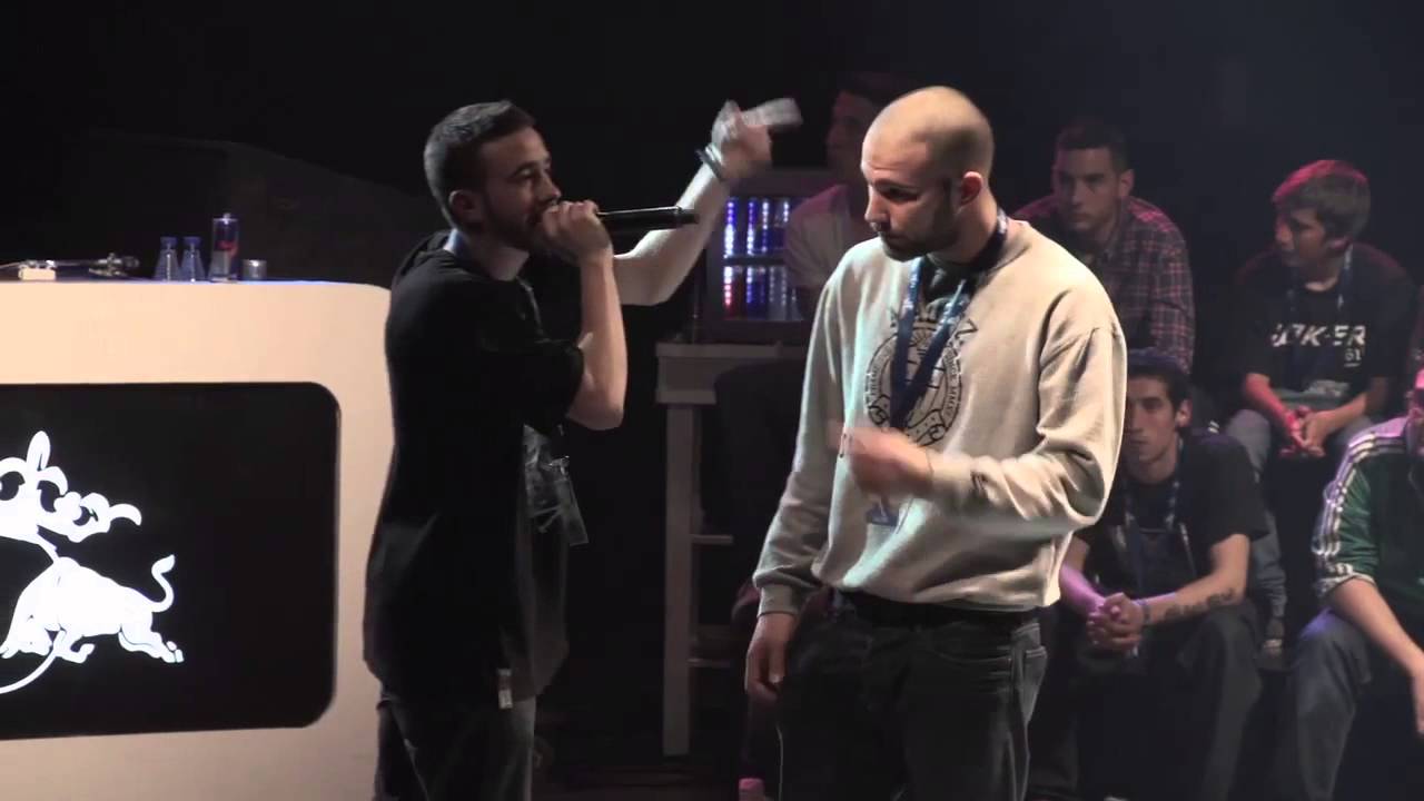 Chino vs Dani - Octavos Barcelona - RedBull Batalla de los Gallos 2013 (Oficial)