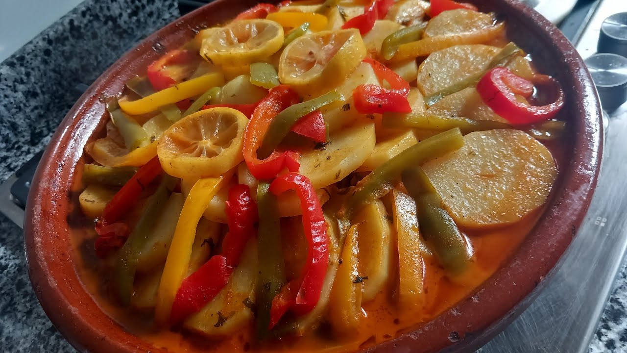 Tajine de poisson à la marocaine,  un régal ! Trop facile et délicieux.
