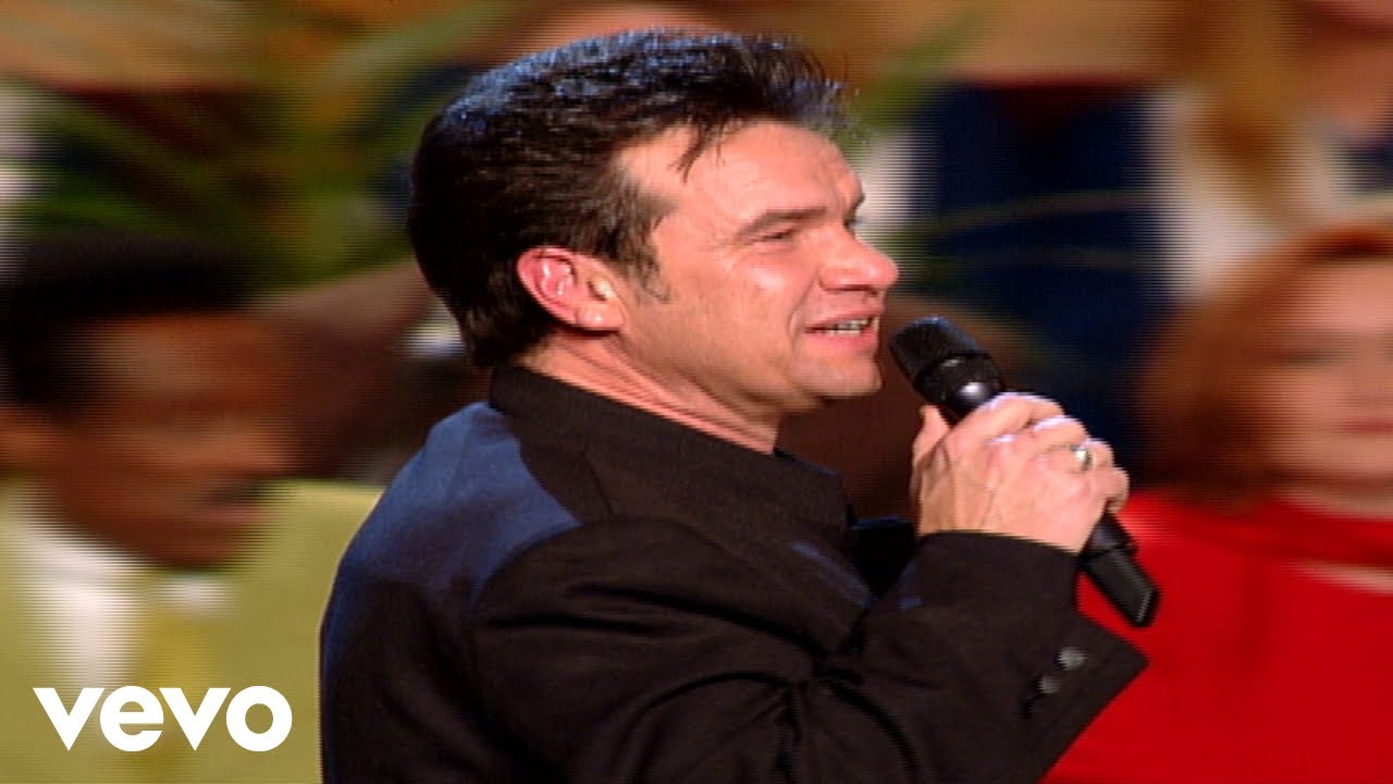 Bill & Gloria Gaither - Ain't No Grave [Live] ft. Russ Taff