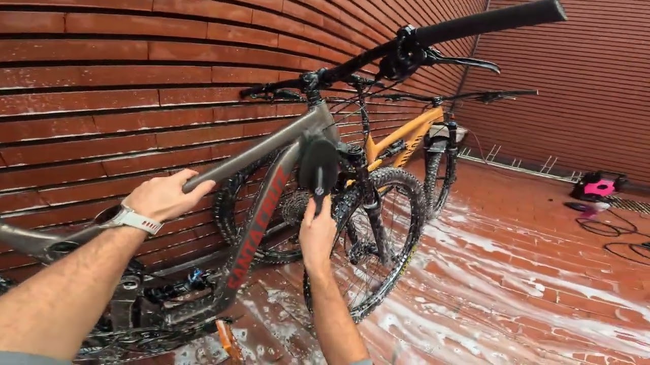 Boring video of me washing bikes