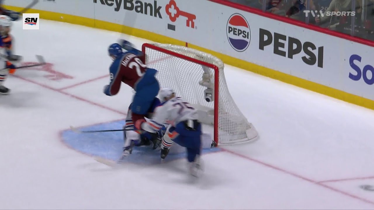 Nathan MacKinnon expulsé après un contact violent avec le gardien des Oilers