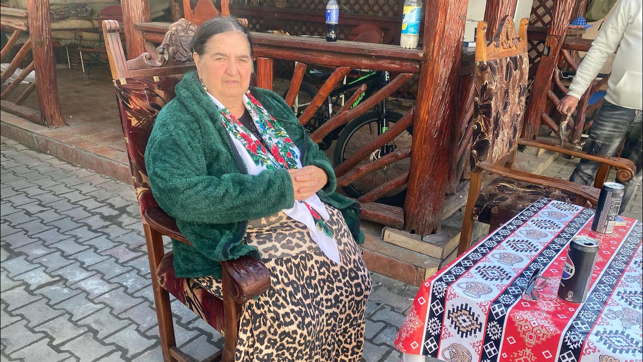 Patroana de la Strehaia a făcut ciorbă de varză pentru Leo de la Strehaia! 🥘
