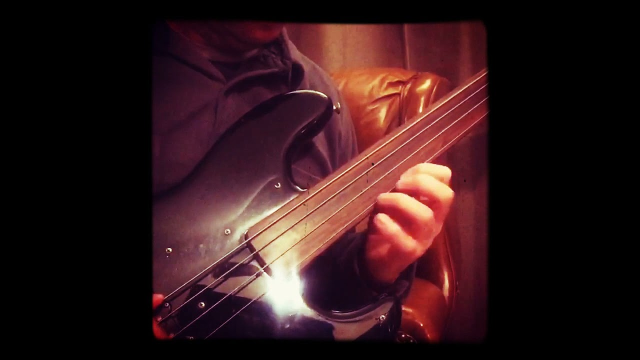 Fretless bass