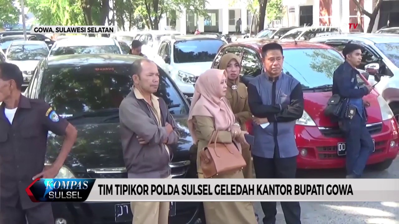 TIM TIPIKOR POLDA SULSEL GELEDAH KANTOR BUPATI GOWA