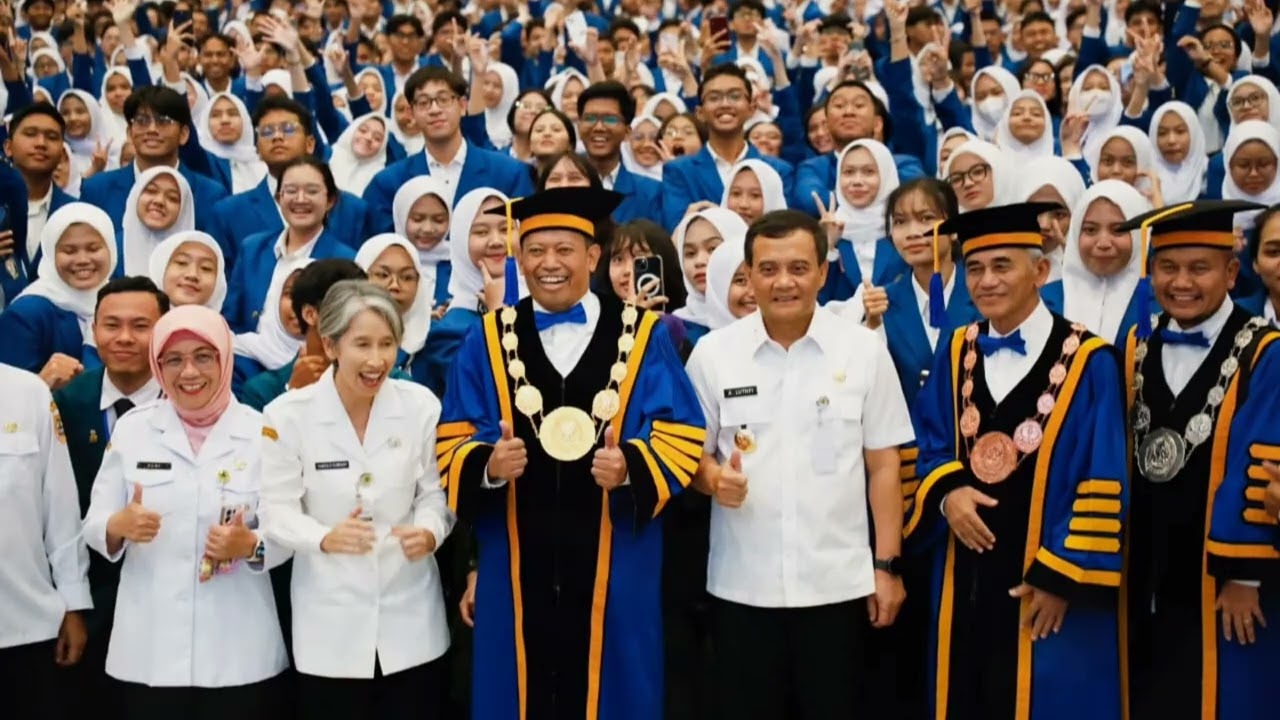 Gubernur Jateng Sapa Ribuan Mahasiswa Baru Saat Cek Kesehatan Gratis di Undip
