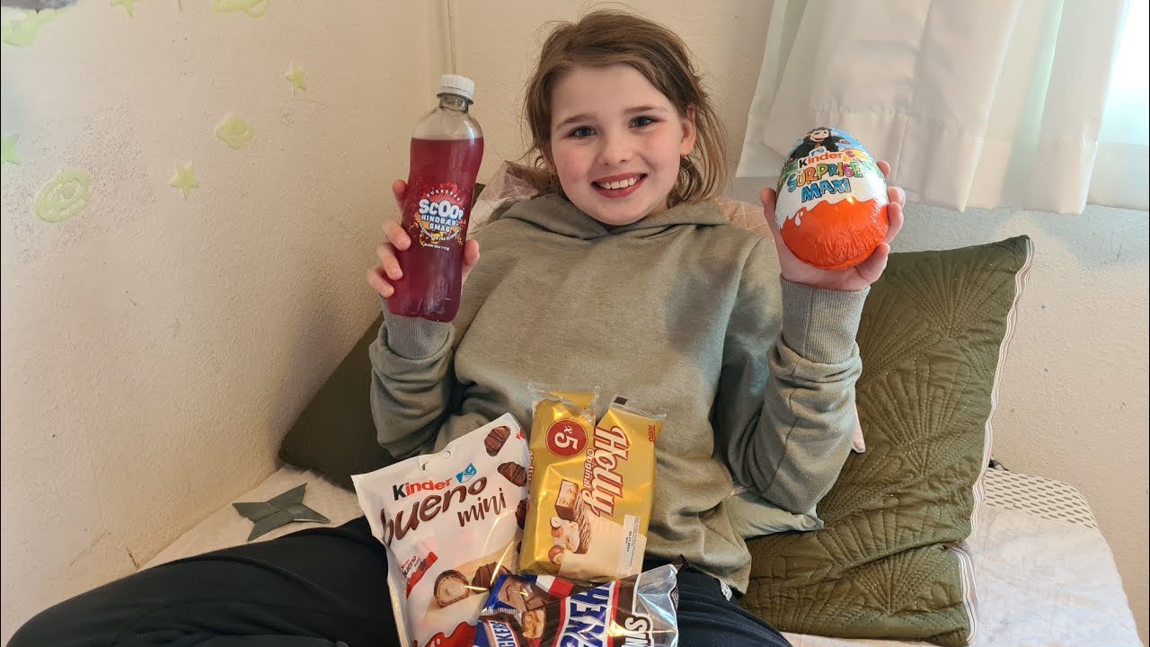 Hygge🤗Fia viser sit fredagsslik 🍫Candy🍬Det g&aring;r galt med saftevandet🧃🤣🙈