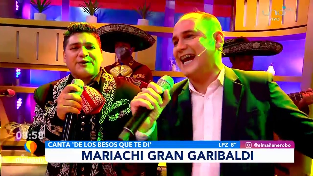 Marco canta con el Mariachi Gran Garibaldi