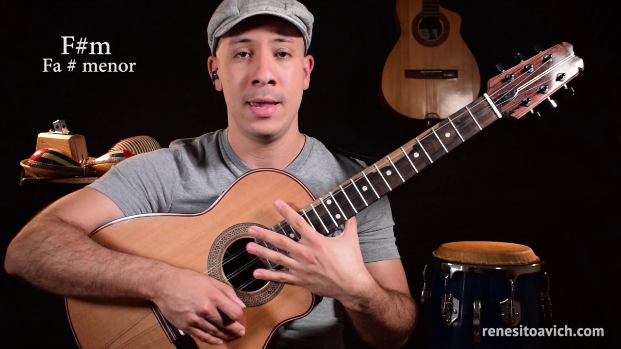 Afinando el Tres cubano/tuning Cuban Tres guitar by Renesito Avich