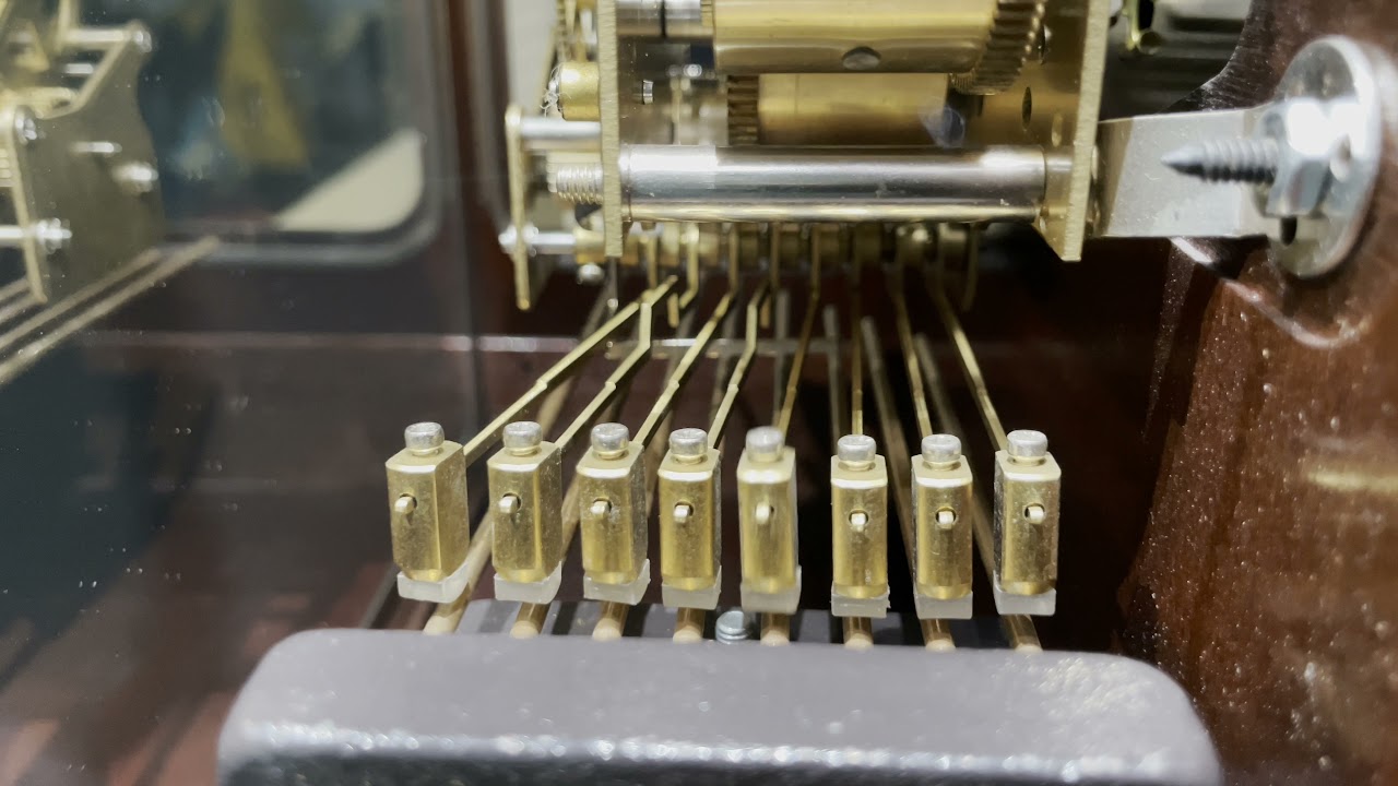 Howard Miller Mantle Clock chimes