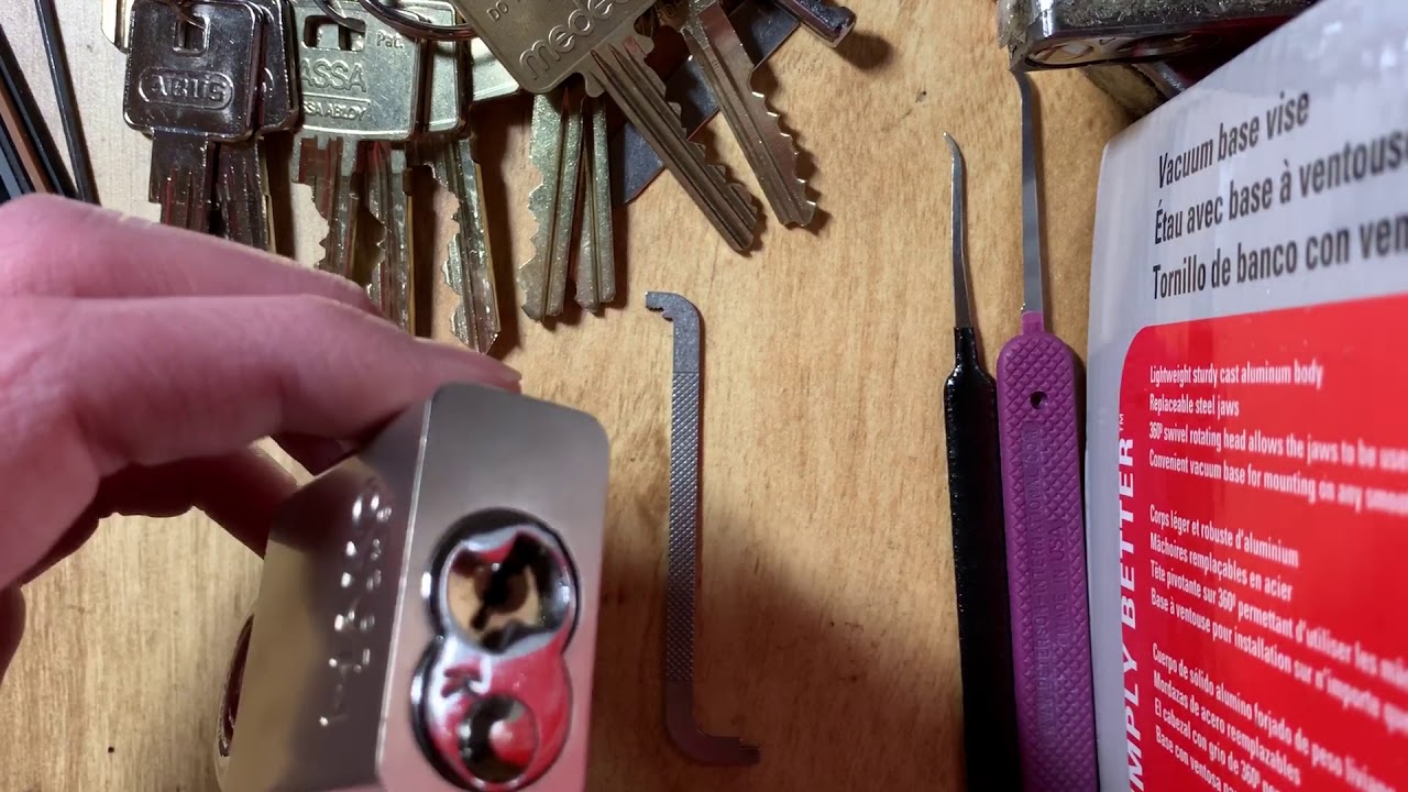 [11] Mako Model 427 Picked