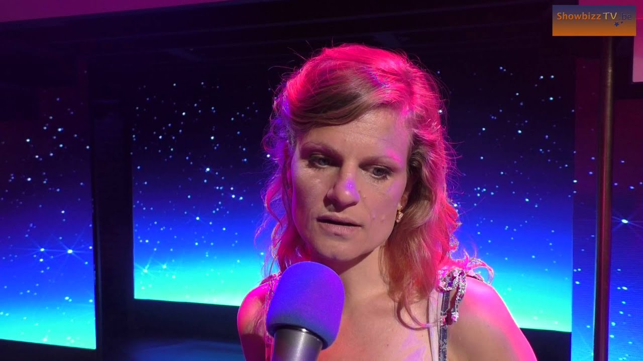 Nele Goossens met Slongs Dievanongs in De Vaginamonologen.
