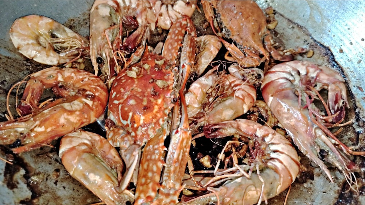WILD CAUGHT SHRIMP AND CRAB WITH GARLIC