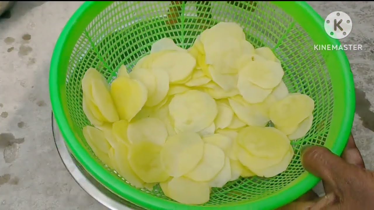 রোদে না দিয়ে মেশিন ছাড়াই আলুর চিপস | Crispy Potato Chips | Gita Rannaghor