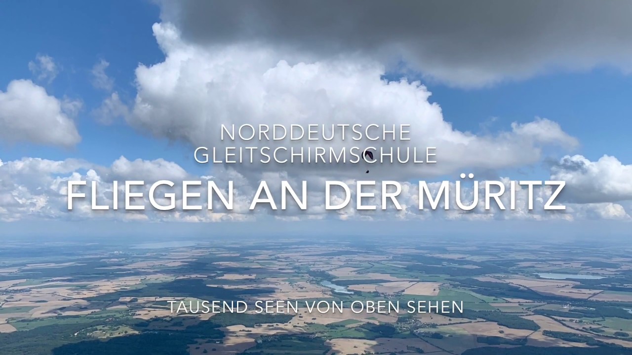Gleitschirmflug über der Müritz