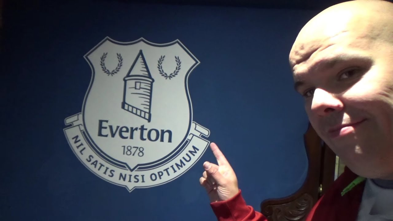 LIVERPOOL FANS STAY IN A EVERTON THEMED HOTEL ROOM!