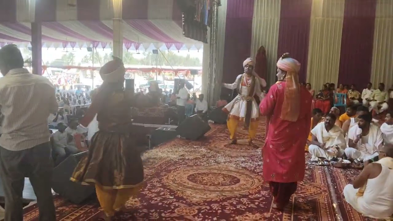 ಆದಿನಾಥ ರಾಜರಿಗೆ ವಿವಿಧ ದೇಶಗಳ ರಾಣಿಯರು ದಿಕ್ಷೆಯ ಸಲವಾಗಿ ಅನುಮೋದನೆ ಮಾಡಲು ಬರುತ್ತಿದ್ದಾರೆ.