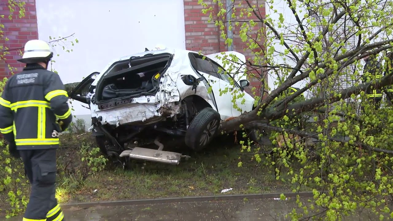 [Hamburg Osdorf] PKW fl&uuml;chtet vor Polizei und baut t&ouml;dlichen Unfall