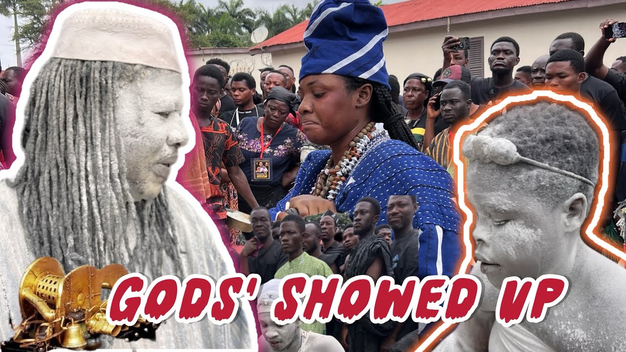 KOMFO ANOKYE^  DESCENDED AT MANHYIA. 