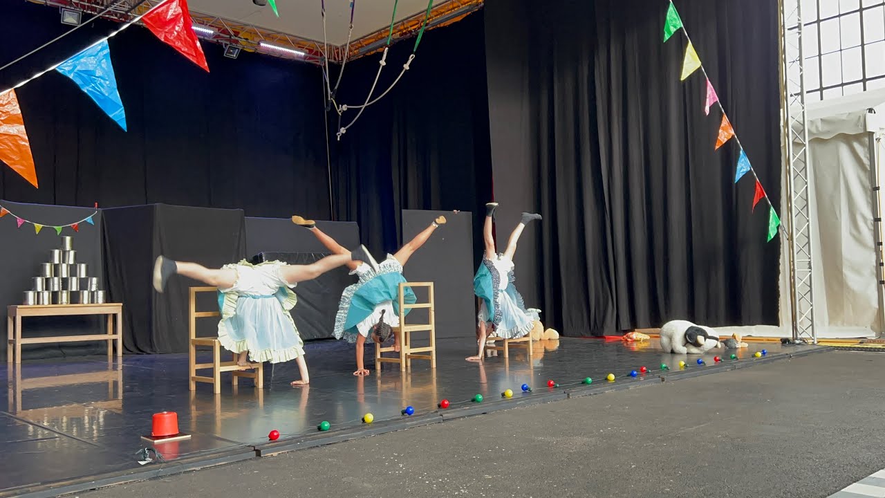Endjahres Vorstellung des Kinderzirkus Cirque Toam&ecirc;me