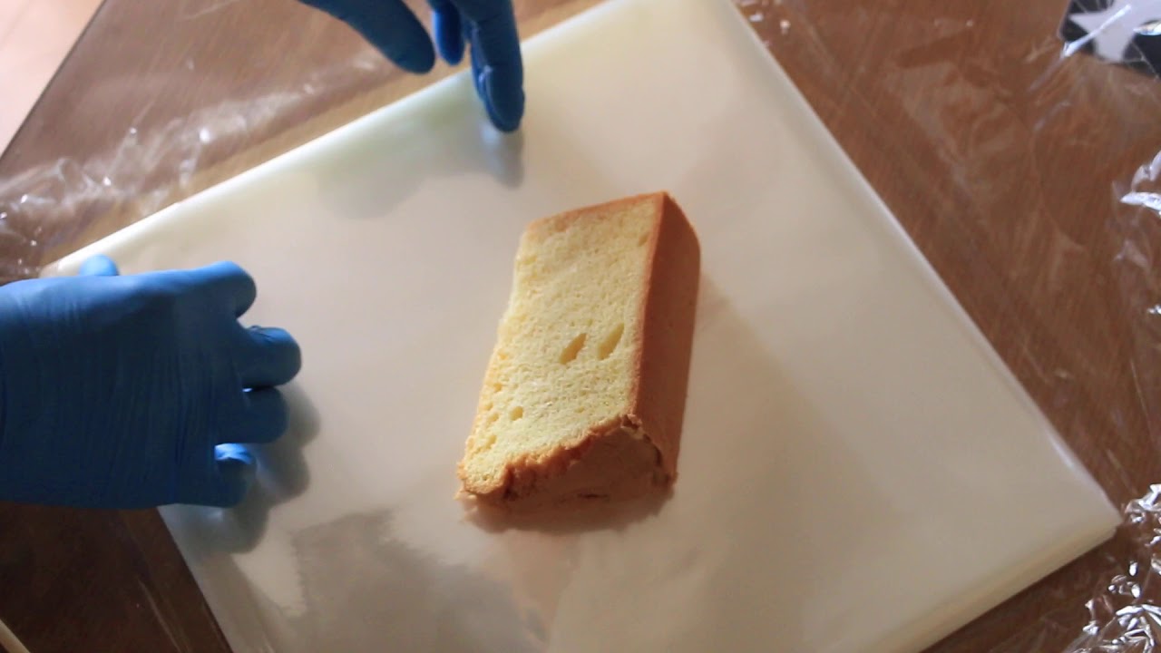 シフォンケーキの店プチフルール　シフォンケーキの包み方②