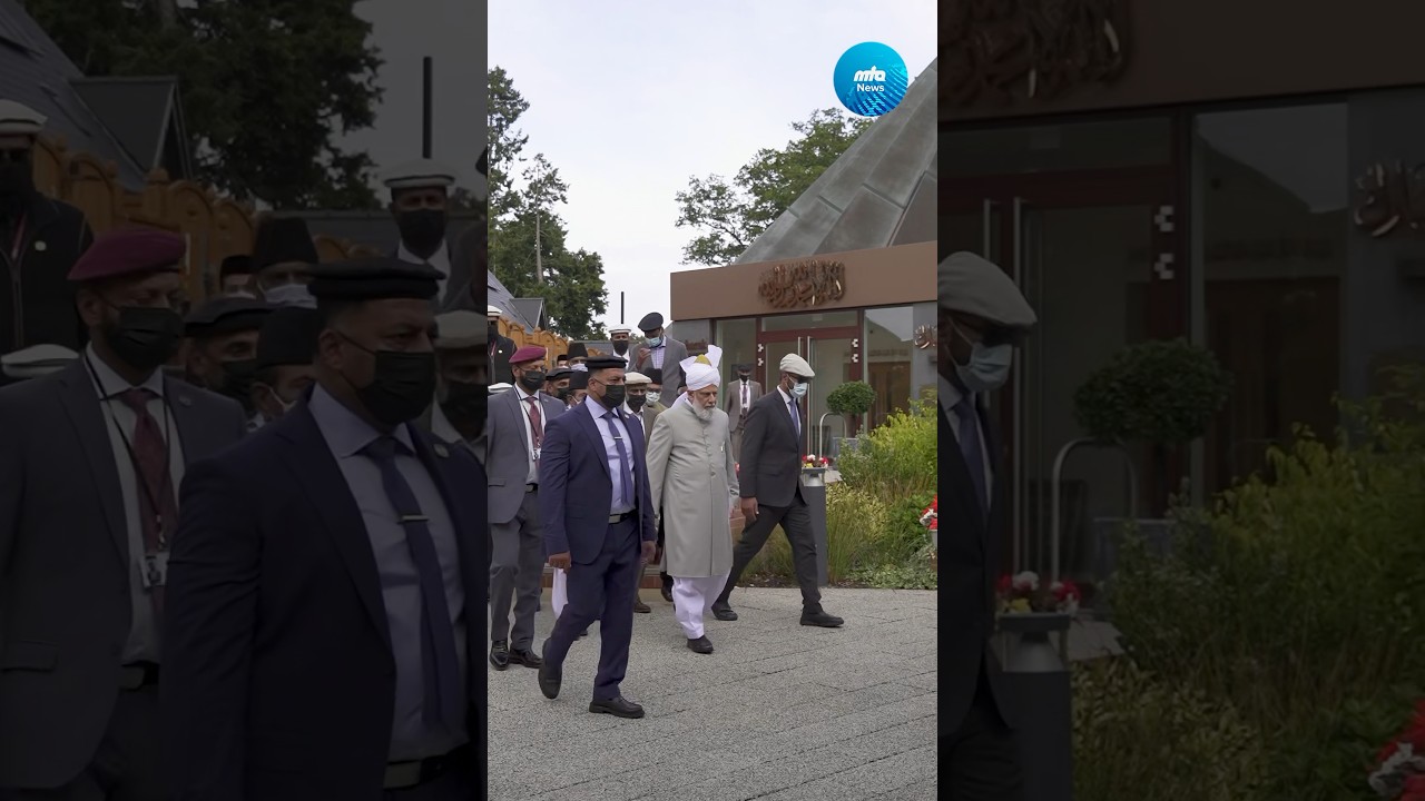 Hazrat Mirza Masroor Ahmad (aba) arrives for the concluding session of Jalsa Salana Germany 2025