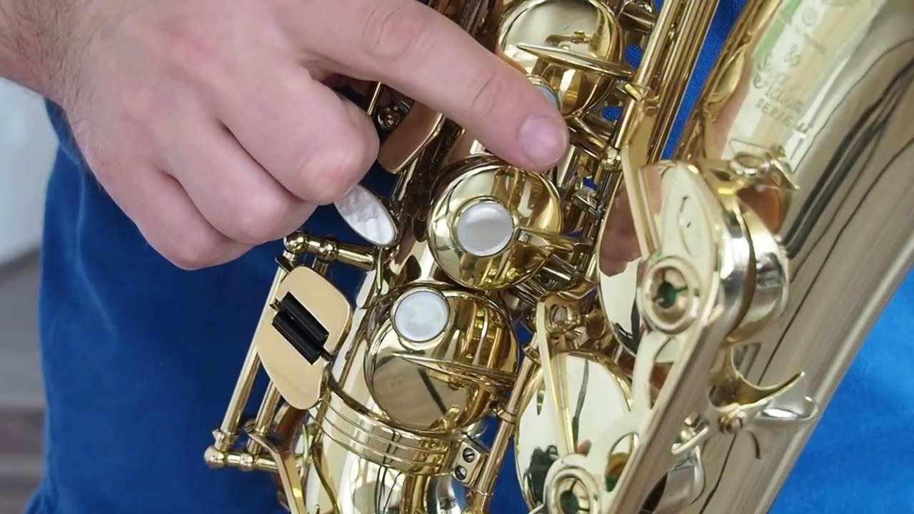 Postoj a držení saxofonu