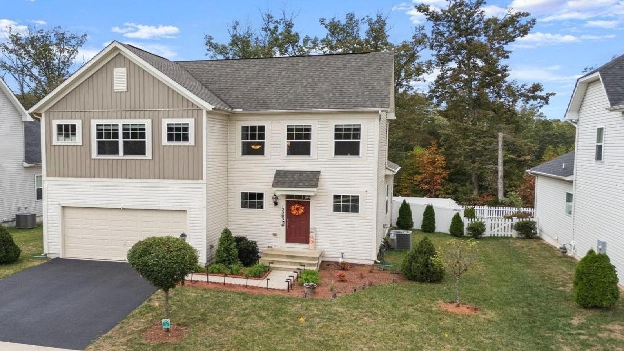12203 ASTER Road, BRISTOW, VA Presented by Collin Santa Ana.
