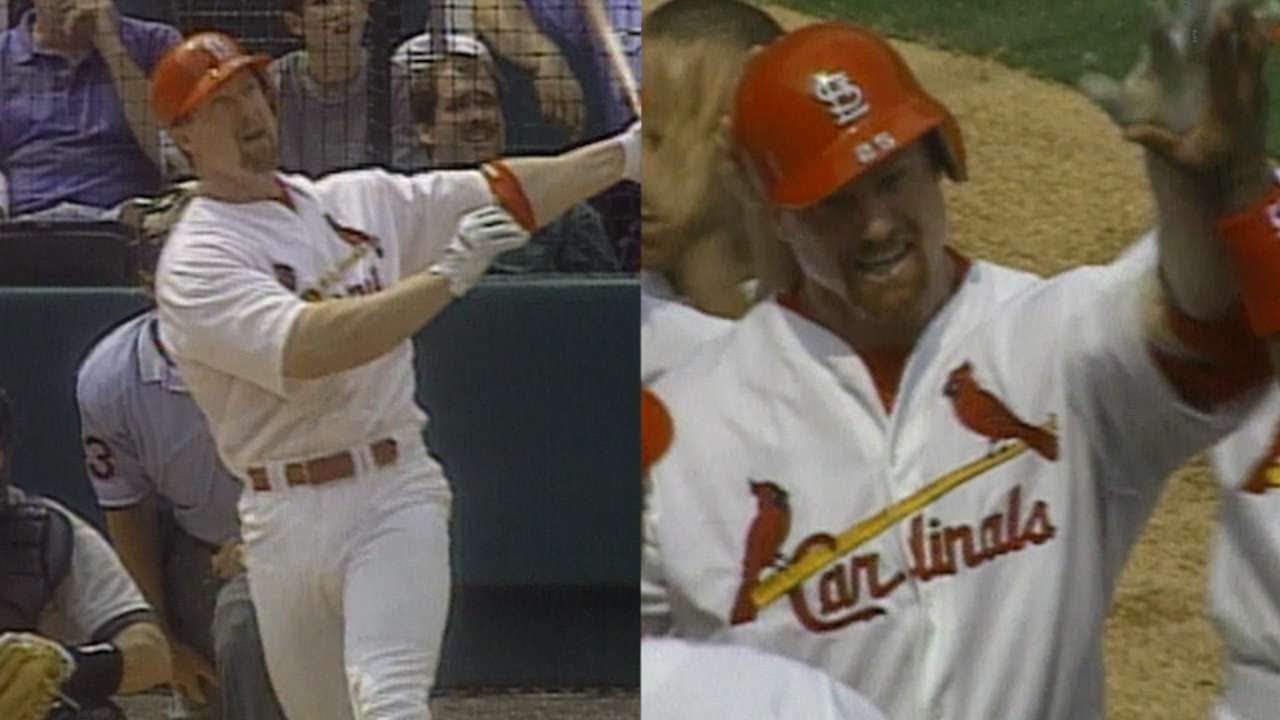 McGwire hits a walk-off home run off Wagner in 1998