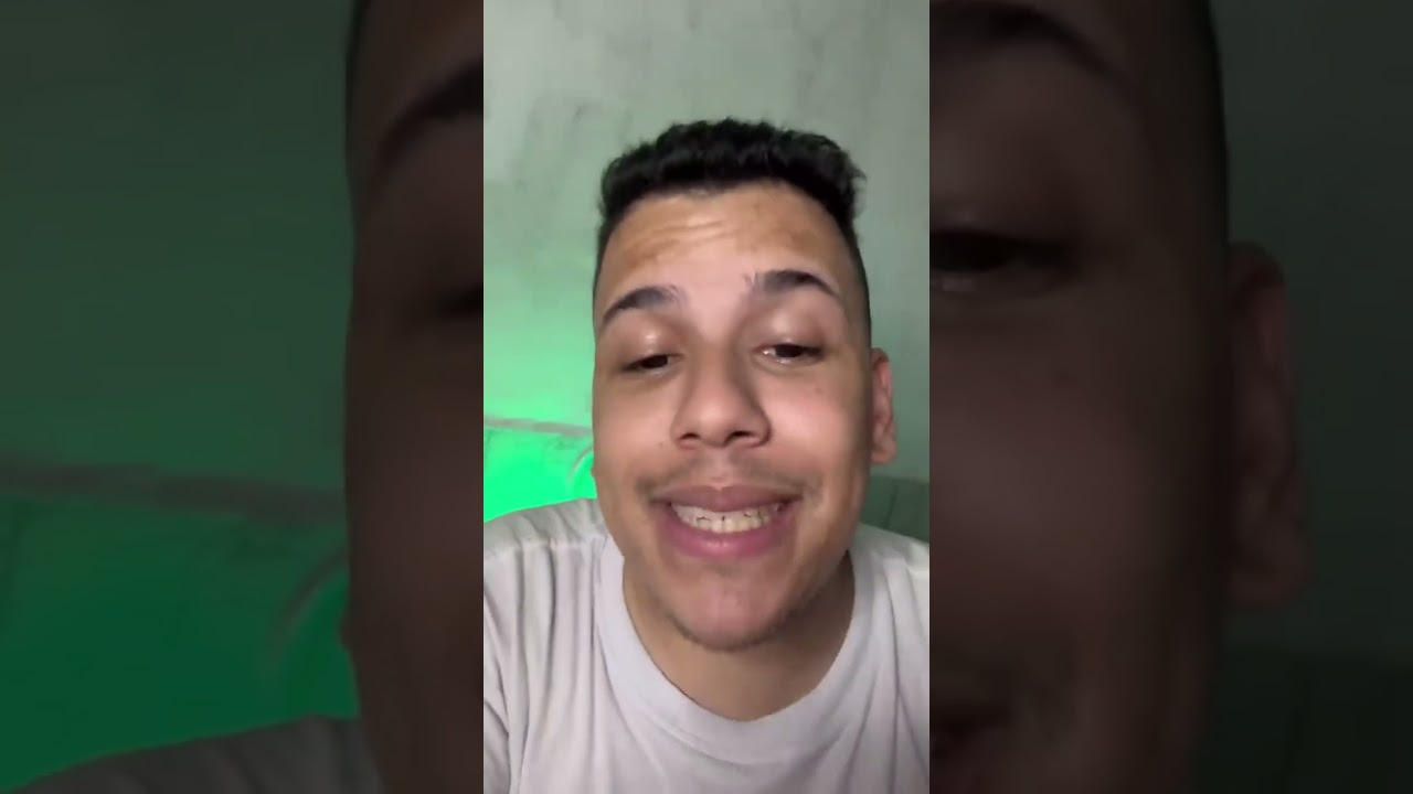 Filha um convite vai chegar e vejo um homem de longe chegando ele vai te amar muito foi com você! 