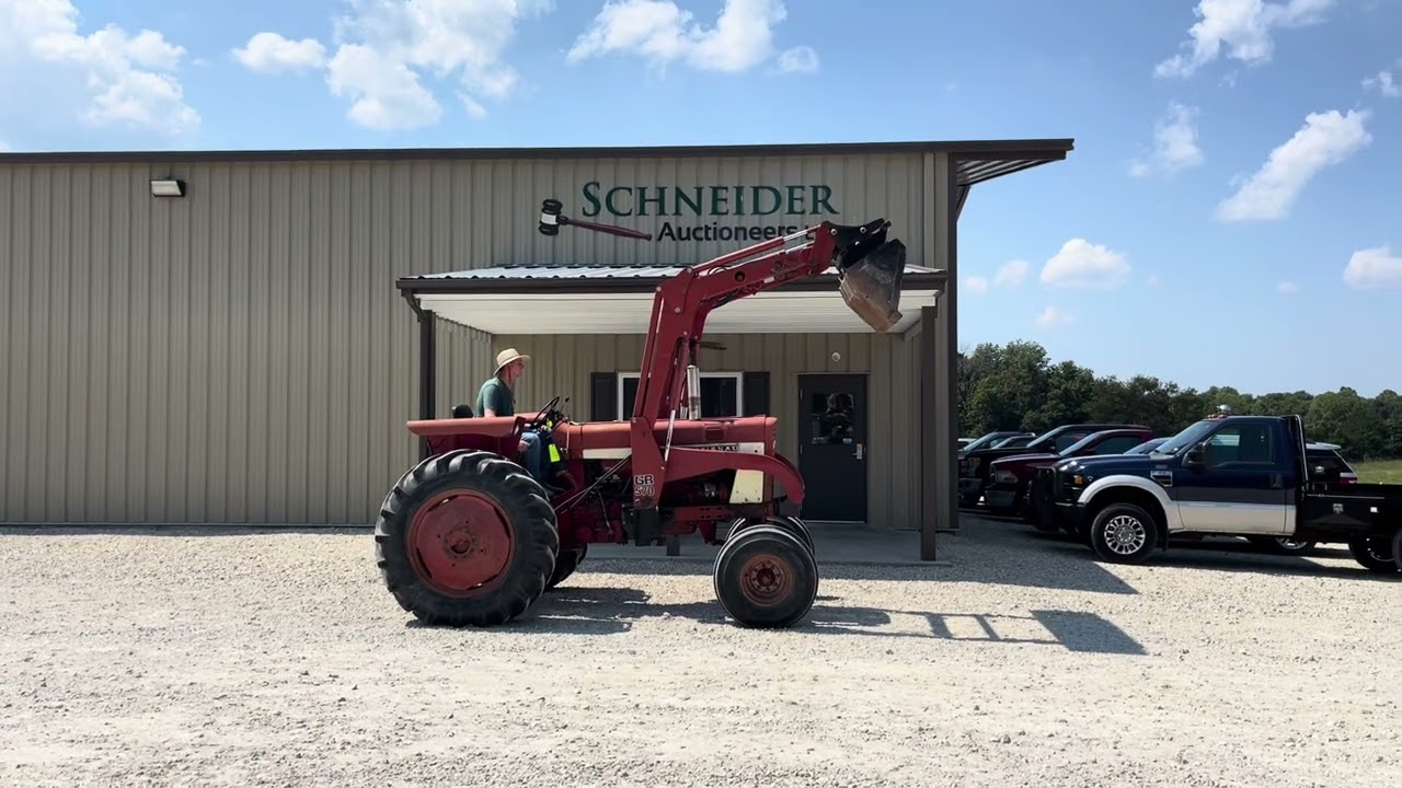 International 656 diesel hydro tractor w loader