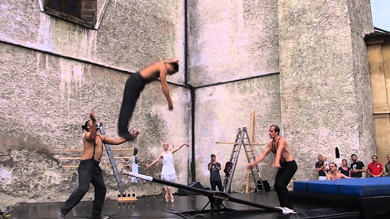Cirk La Putyka (Kabaret Slapstick Sonata) - Č. Budějovice 30.8.2014 (Piaristické nám.) II